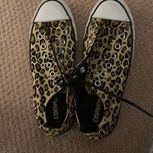 Cheetah print low top converse